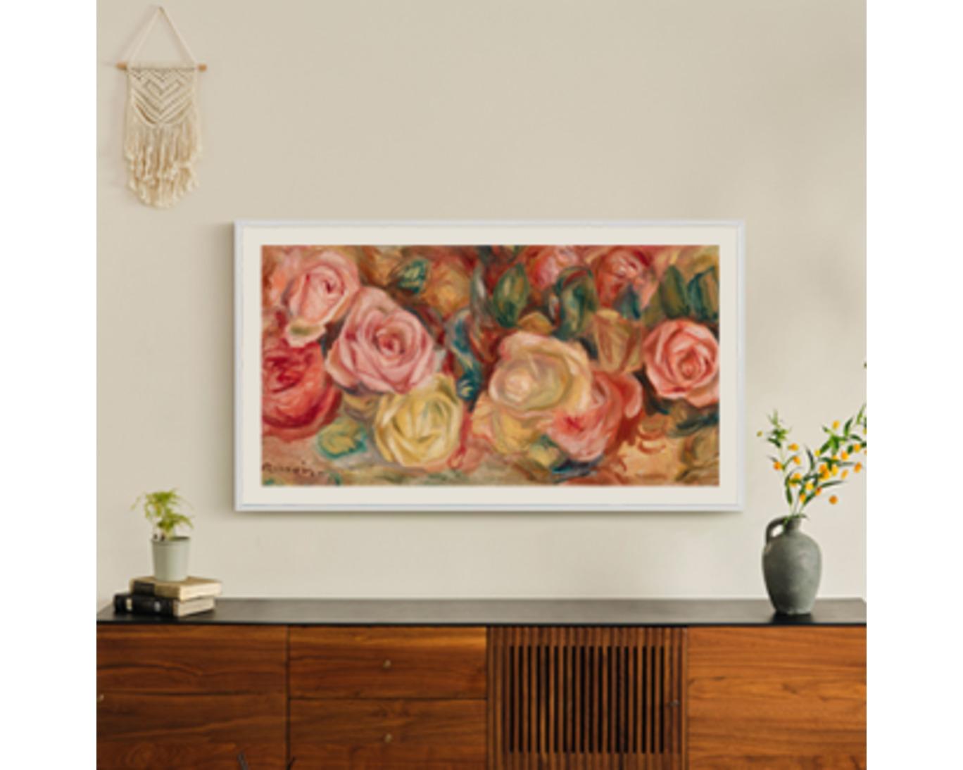 Samsung The Frame 65 tommer hengt på vegg i moderne stue med kunstbilde i Art Mode