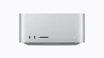 Apple Mac Studio M5 i sølv sett fra siden med porter synlige