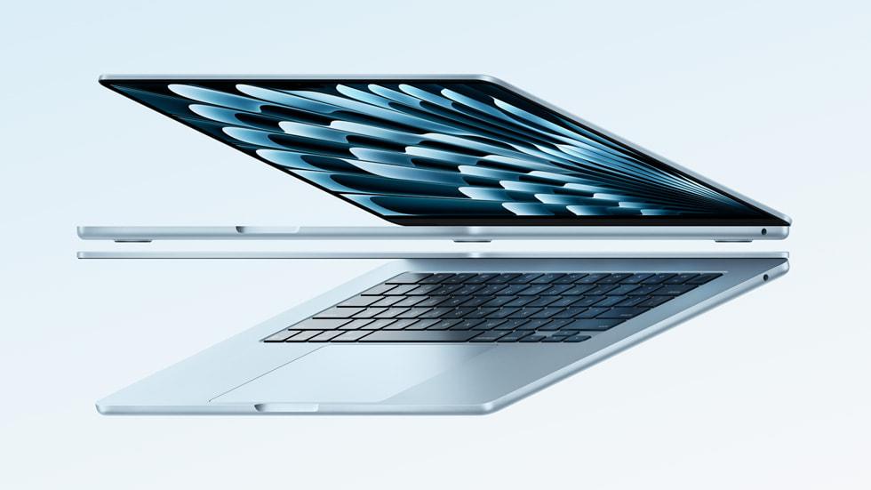 Apple MacBook Air M4 i himmelblå og midnatt farge sett ovenfra, begge åpne
