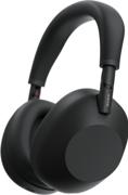 Sony WH-1000XM6 trådløse hodetelefoner i svart sett fra siden med fokus på øreputene