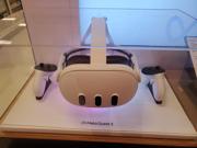Meta Quest 3 512GB VR-headset med Touch Plus-kontrollere mot hvit bakgrunn