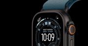 Apple Watch Ultra 3 i svart titan med svart Alpine Loop-stropp sett forfra